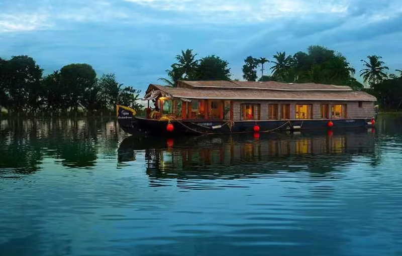 Kumarakom backwaters private houseboat sunset cruise Kerala honeymoon overnight stay HM-14