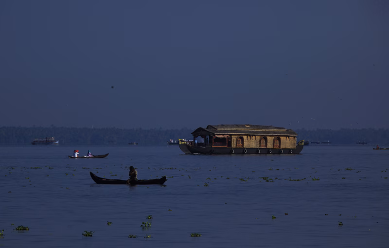 kumarakom houseboat honeymoon kerala luxury backwater resort romantic travel