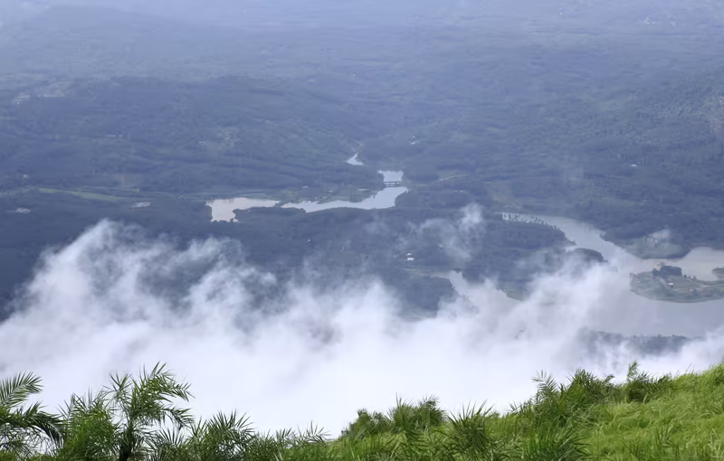 munnar hills short honeymoon kerala tea plantations misty mountains couple travel
